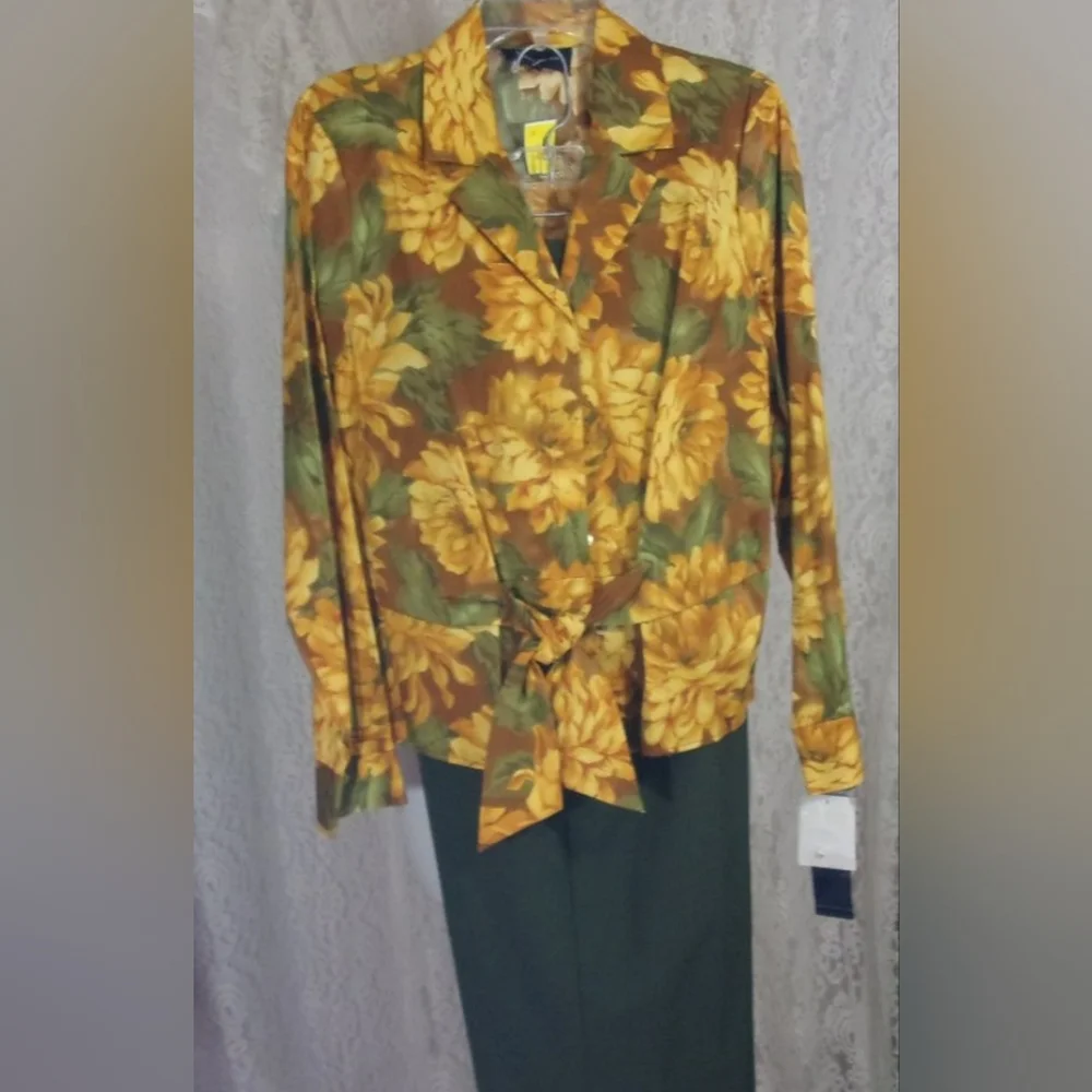 Coordinated Jones NY Blouse Top and Dark Olive Pant Slack Set NWOT